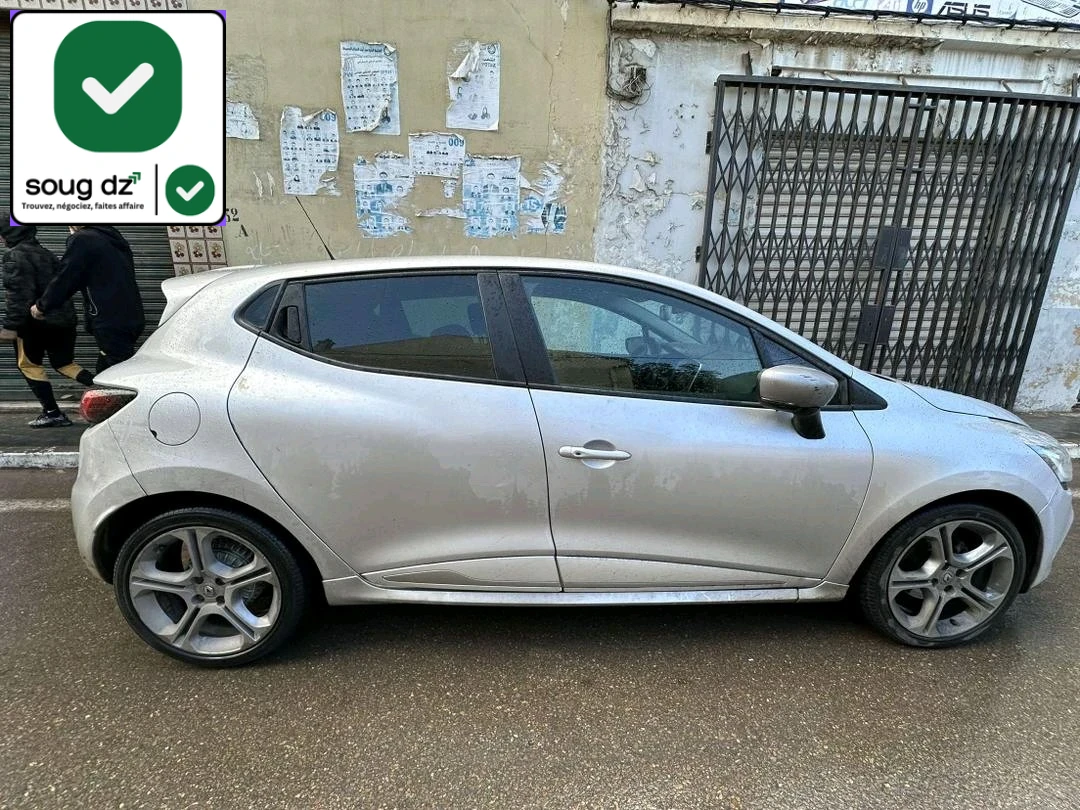 clio 4 GTLINE gris machya 125alf fiha bentoura fel pare-choc