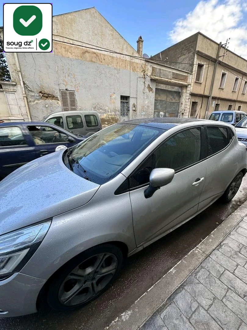 clio 4 GTLINE gris machya 125alf fiha bentoura fel pare-choc